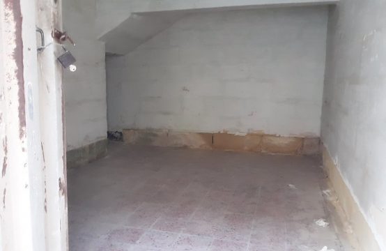 Fgura ground floor shop with permits