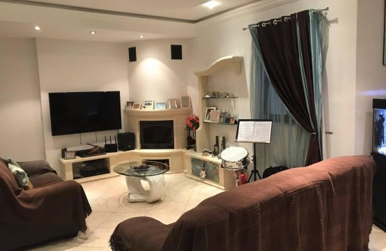 Mosta partly furnished 3-bedroom second floor maisonette with half roof