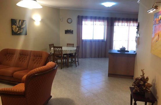 Qawra fully furnished 3 double bedroom apartment