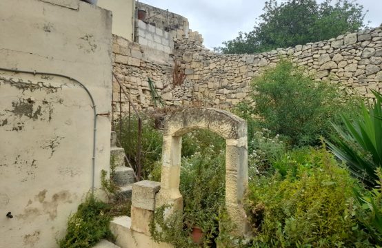 Zejtun 2 bedroom townhouse with own roof &#038; airspace