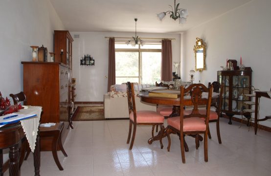 St Julians partly furnished second floor 2-3 bedroom apartment