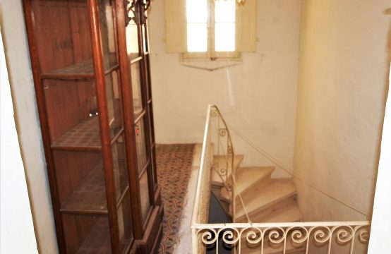 Zurrieq unconverted 3 bedroom townhouse in the center
