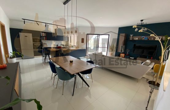Qawra fully furnished 3 double bedroom penthouse