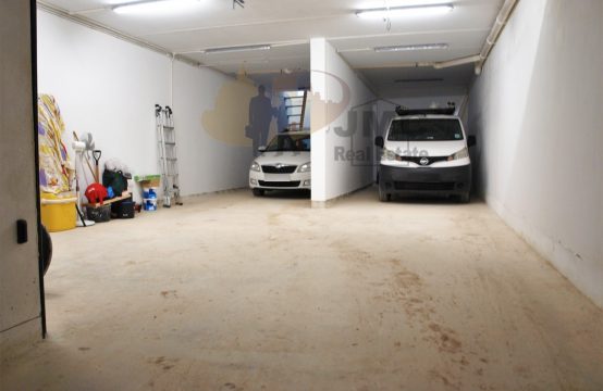 Tarxien 6 car garage
