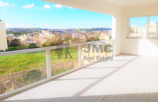 Zebbug 3 bedroom maisonette with country view
