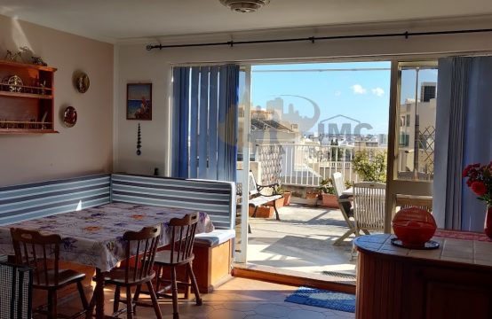 Ibragg partly furnished first floor maisonette with sea view