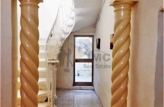 Zejtun 2 double bedroom townhouse with airspace