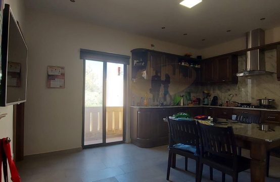 Fgura partly furnished 3 double bedroom first floor maisonette with airspace