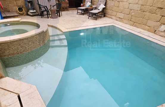 Naxxar highly converted house of character with Pool