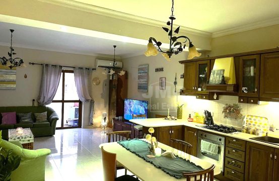 Birkirkara fully furnished 3 double bedroom apartment