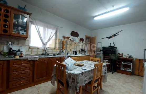 Paola (Rahal Gdid) partly furnished 2 bedroom duplex maisonette with roof