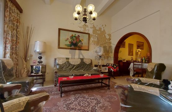 Isla (Senglea) townhouse with opportunity for Boutique hotel &#038; garage