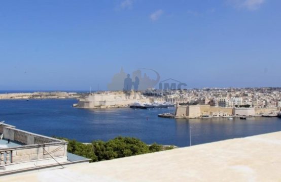 Floriana 3 double bedroom apartment with views