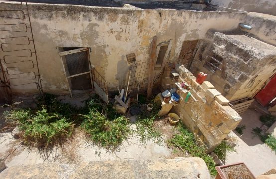 Zebbug (Malta) spacious farmhouse