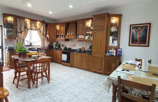 Gharghur partly furnished 3 bedroom apartment