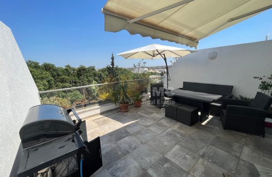 Attard 3 bedroom penthouse with green views